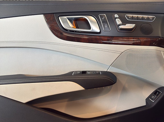Mercedes-Benz SL500 15 of 22