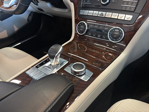 Mercedes-Benz SL500 17 of 22
