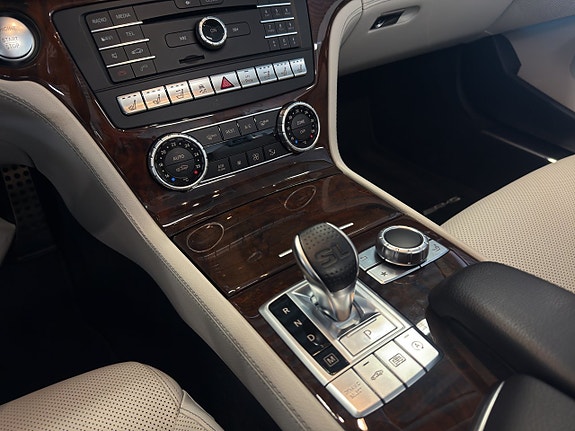 Mercedes-Benz SL500 16 of 22