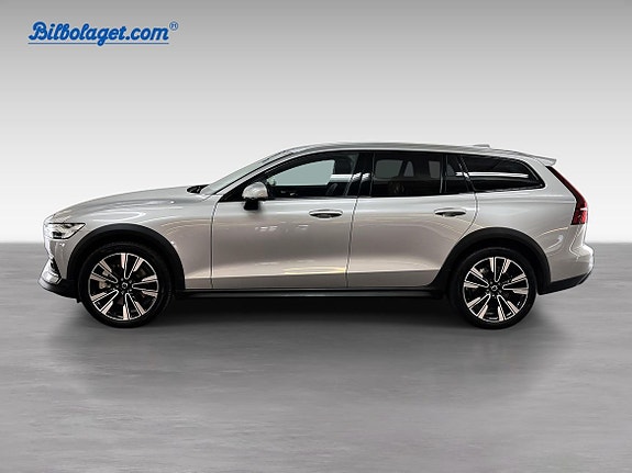 Volvo V60 Cross Country 2 of 11