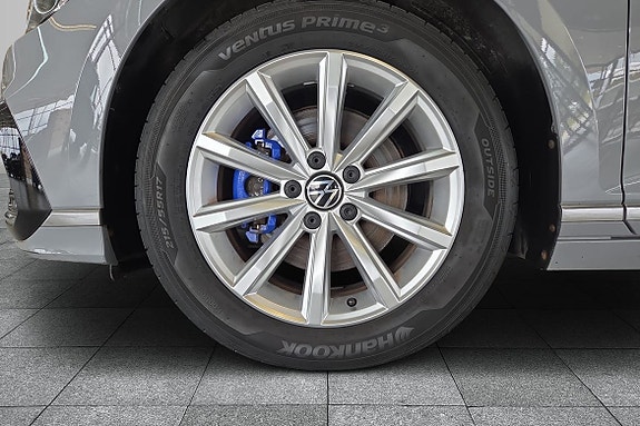 Volkswagen Passat 8 of 14
