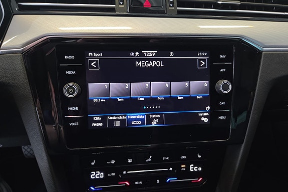 Volkswagen Passat 13 of 14