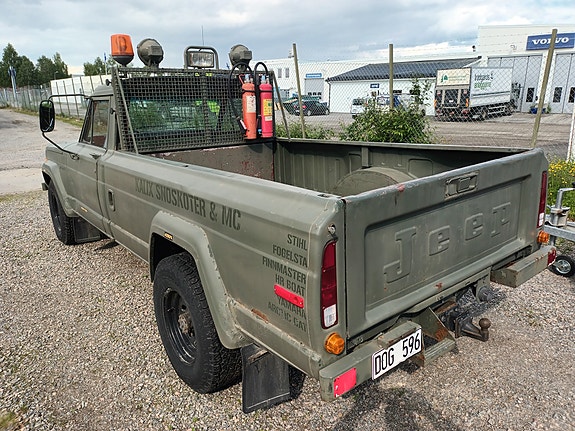 Jeep J 20 3 of 6