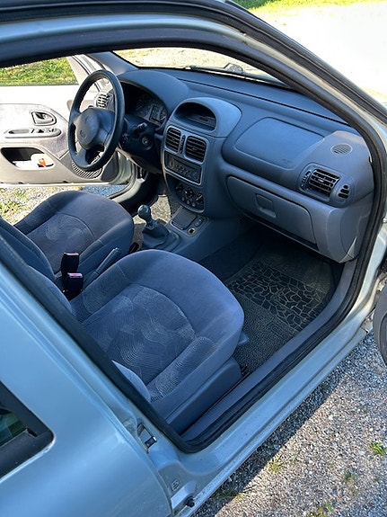 Renault Clio 2 of 4