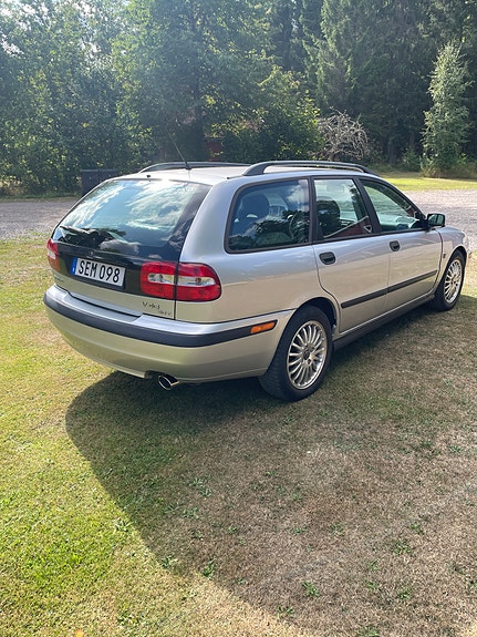 Volvo V40 3 of 7