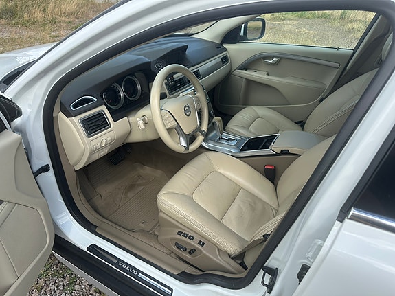Volvo XC70 11 of 17