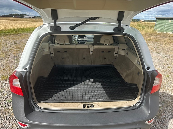 Volvo XC70 9 of 17