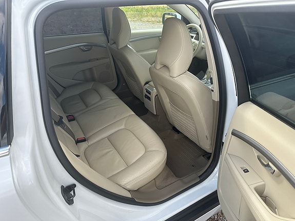 Volvo XC70 12 of 17