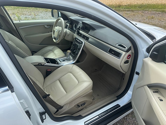 Volvo XC70 13 of 17