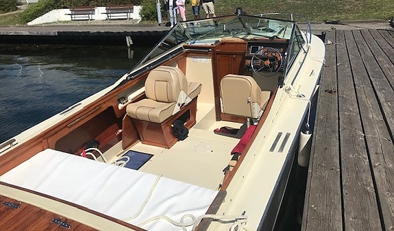 Crestliner Crusader 24 8 of 8