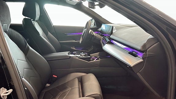 BMW 530e 3 of 9