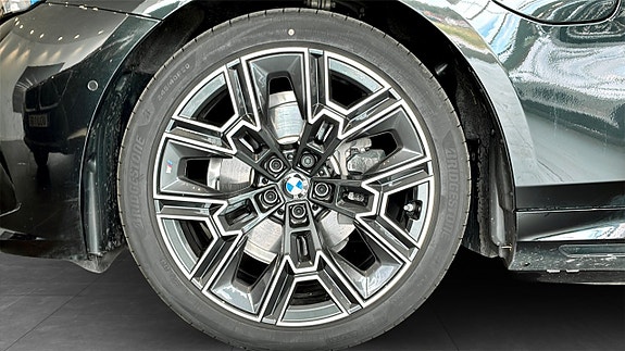BMW 530e 9 of 9