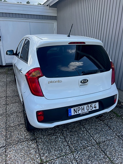 Kia Picanto 2 of 2