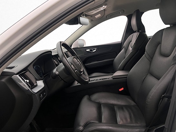 Volvo XC60 12 of 30