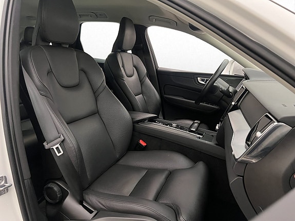 Volvo XC60 14 of 30