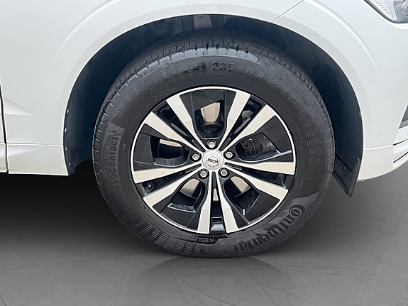 Volvo XC60 10 of 30