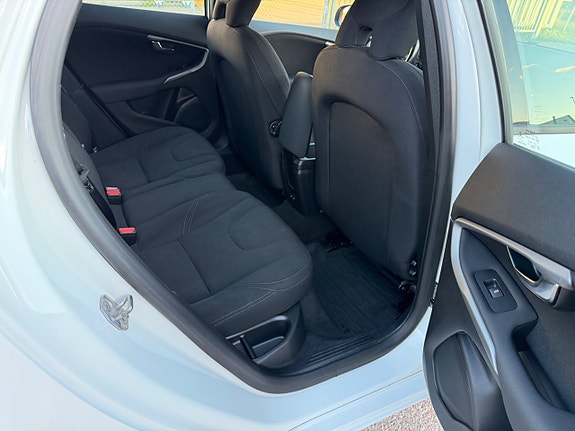 Volvo V40 12 of 26