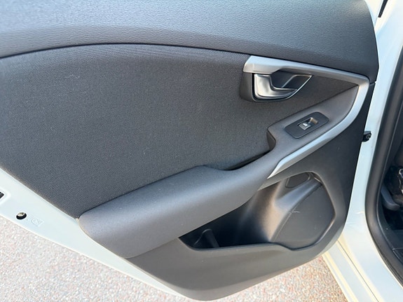 Volvo V40 14 of 26