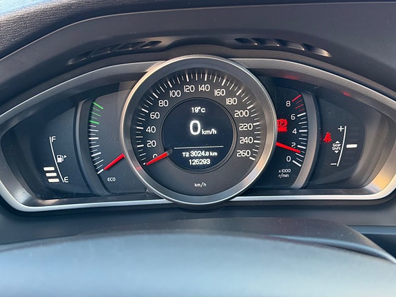 Volvo V40 17 of 26