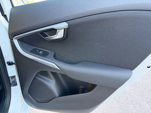 Volvo V40 16 of 26
