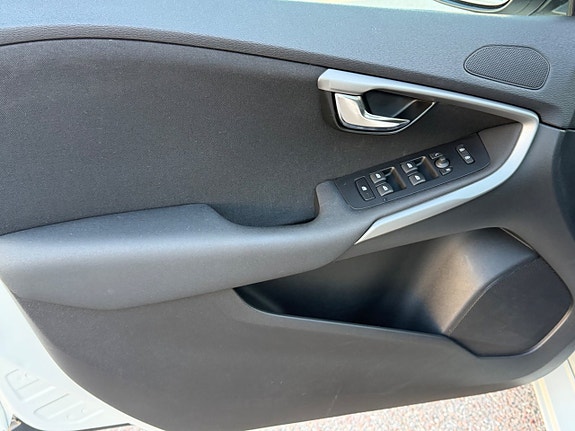 Volvo V40 13 of 26