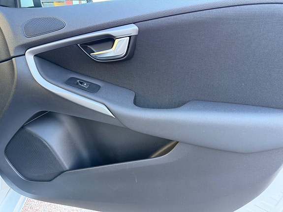 Volvo V40 15 of 26