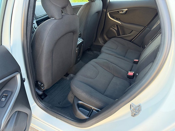 Volvo V40 11 of 26