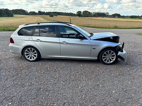 BMW 318d 2 of 3