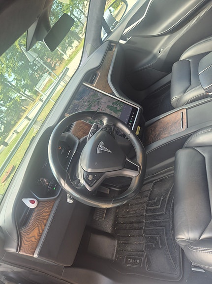 Tesla Model S 5 of 6