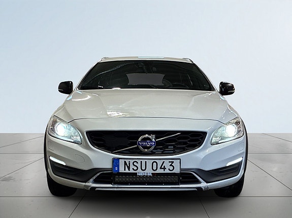 Volvo V60 Cross Country 2 of 20