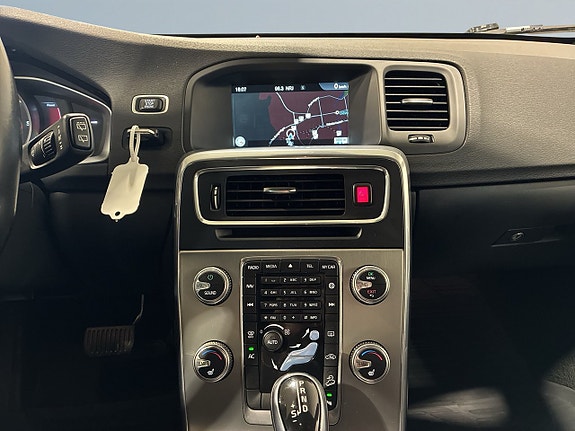 Volvo V60 Cross Country 10 of 20