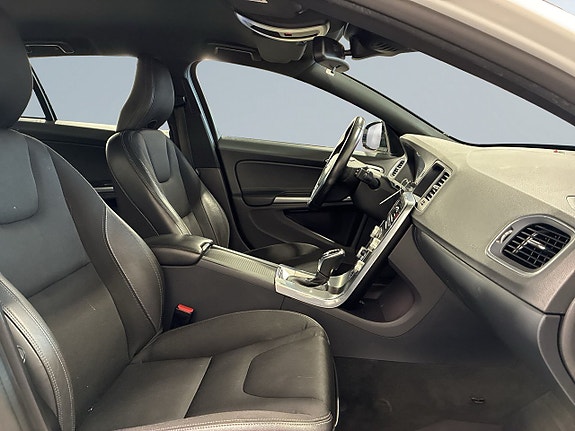 Volvo V60 Cross Country 9 of 20