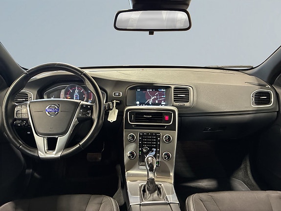 Volvo V60 Cross Country 8 of 20
