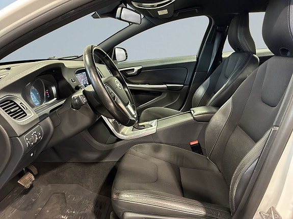 Volvo V60 Cross Country 7 of 20
