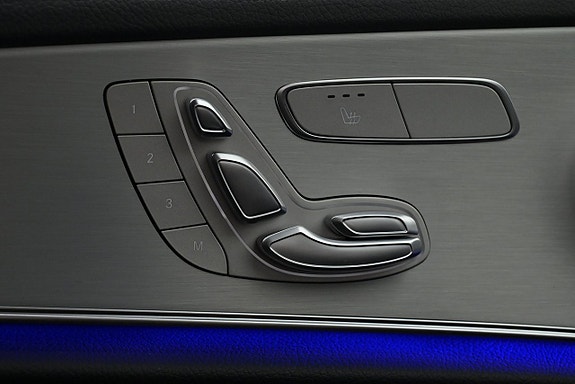 Mercedes-Benz E300 10 of 27