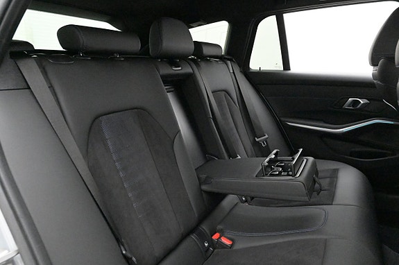 BMW 330e 20 of 27