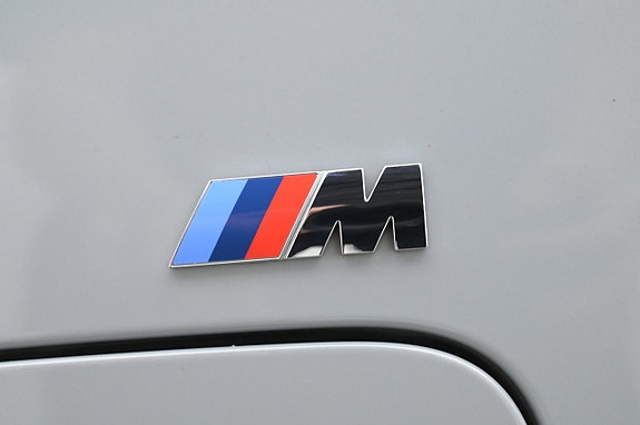 BMW 330e 24 of 27