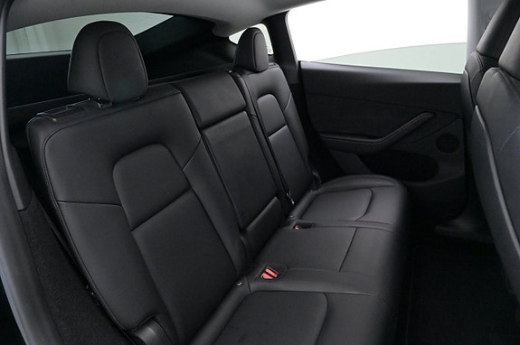 Tesla Model Y 25 of 27