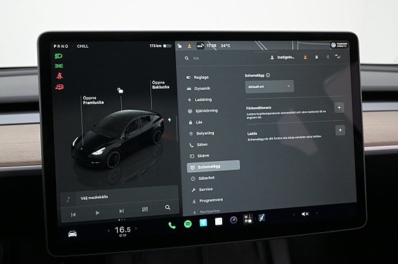 Tesla Model Y 16 of 27
