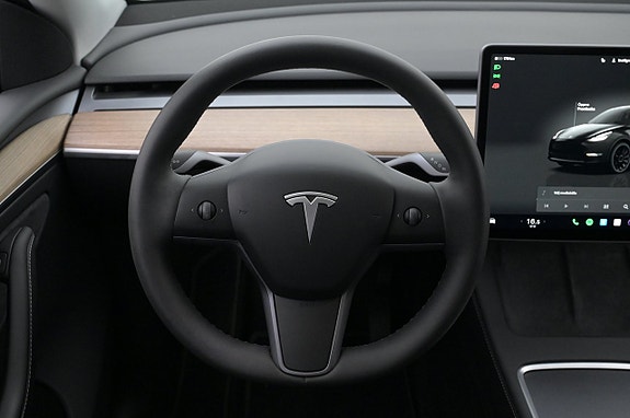 Tesla Model Y 7 of 27