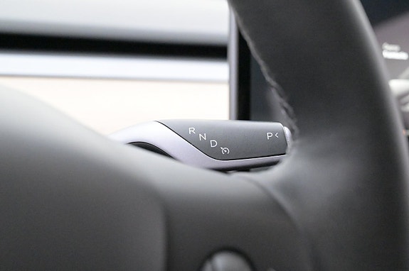 Tesla Model Y 8 of 27