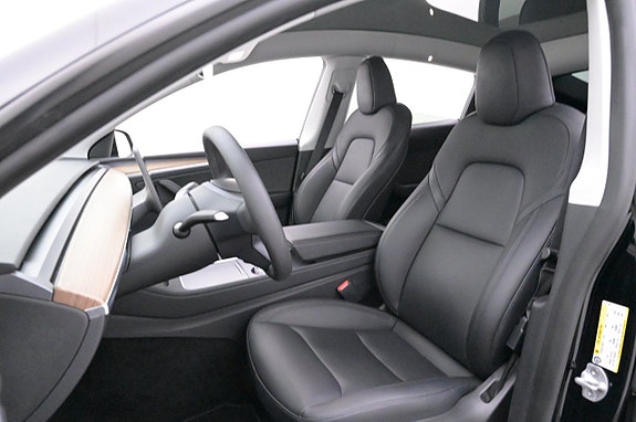 Tesla Model Y 9 of 27