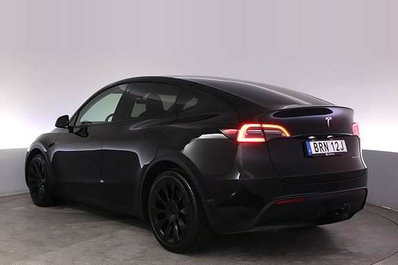 Tesla Model Y 4 of 27
