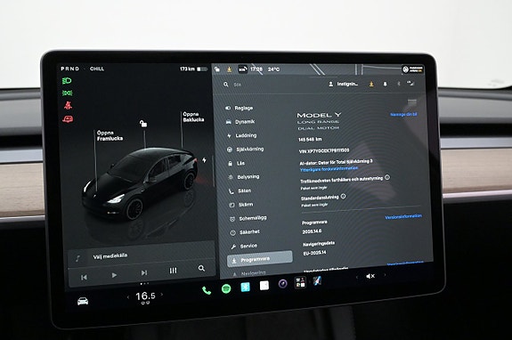 Tesla Model Y 14 of 27
