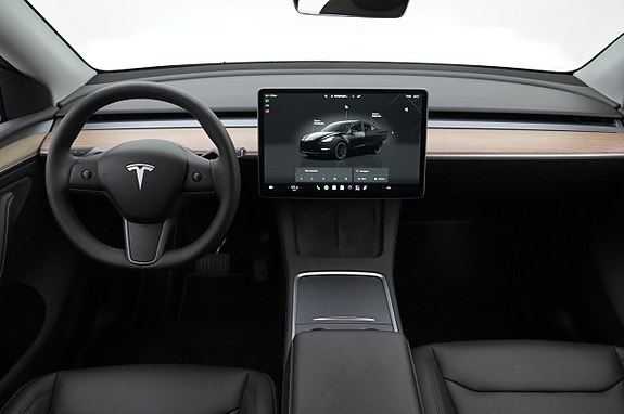 Tesla Model Y 6 of 27