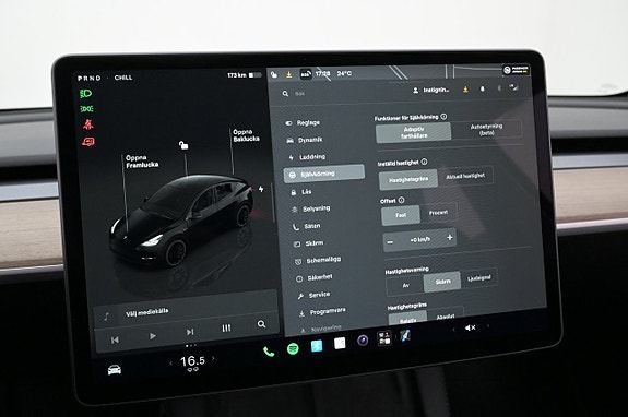 Tesla Model Y 15 of 27