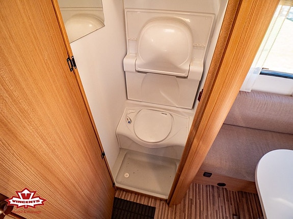 Adria AVIVA 390 PS *Förtält *Dubbelbädd 12 of 15