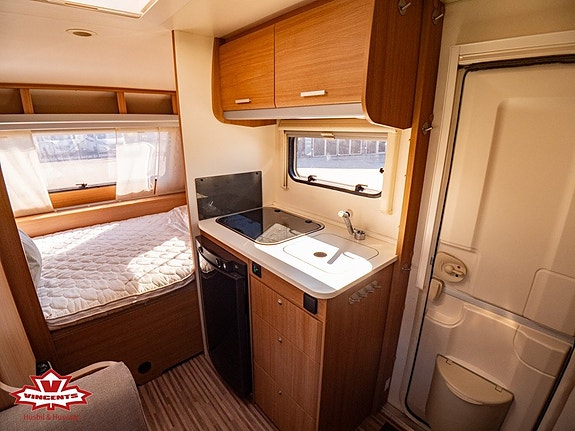 Adria AVIVA 390 PS *Förtält *Dubbelbädd 4 of 15