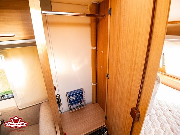Adria AVIVA 390 PS *Förtält *Dubbelbädd 10 of 15