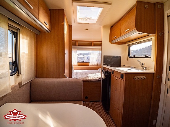 Adria AVIVA 390 PS *Förtält *Dubbelbädd 2 of 15
